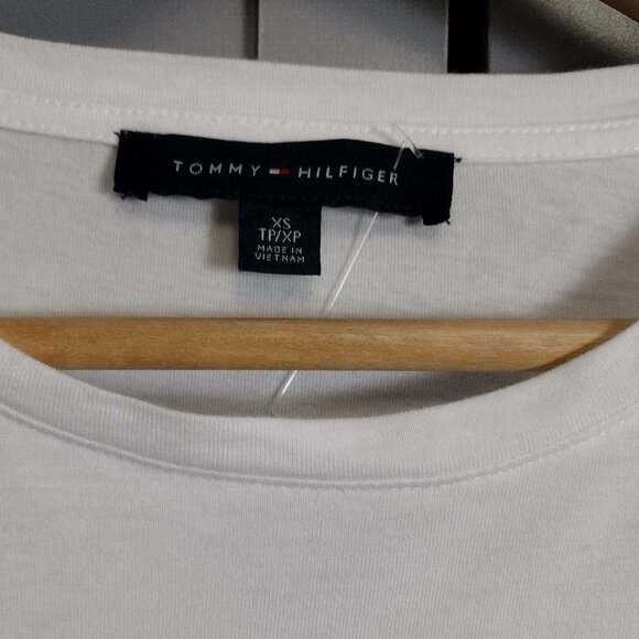 Tommy Hilfiger Women's Signature Heart-Graphic T-Shirt - Picture 6 of 7